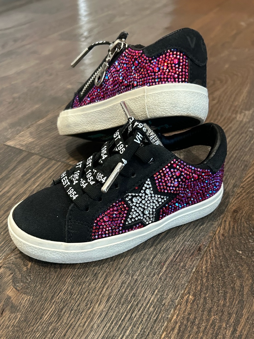 Vintage Havana Toddler Girls Black Sneakers with Pink Crystal Star Accent Size 8